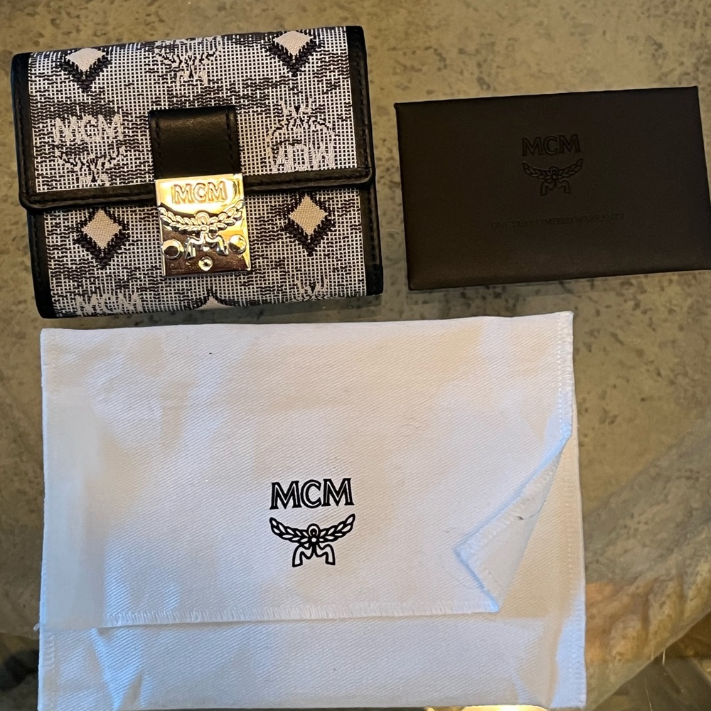 New MCM Jacquard wallet with Authenticity card and dust bag